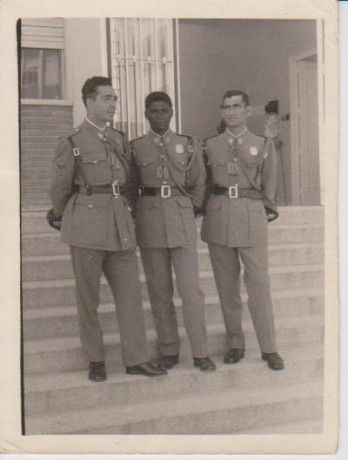 Vamos a intentar hacer un tema con fotos historicas y curiosas de las FFCCS, S.P. y F.A.S.

Saludos. 20