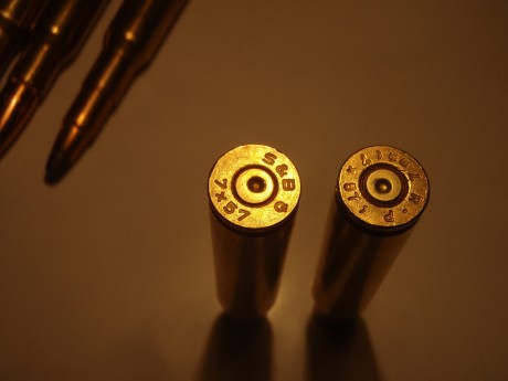 hola,hoy he abierto una caja de reminton core lokt del calibre 7x57 y entran bien en la recamara del rifle,pero 140