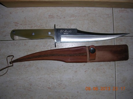 Un cuchillo, aunque no muy visto, de todos conocido, es el Macho Riojano.
Un cuchillo que se usaba tanto 02