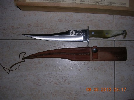 Un cuchillo, aunque no muy visto, de todos conocido, es el Macho Riojano.
Un cuchillo que se usaba tanto 01