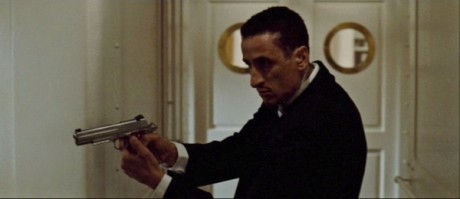 Compañeros,

En vista de las ganas de algunos (Elcafe, Wilcow, Vrakk, etc) por adivinar armas de películas 30