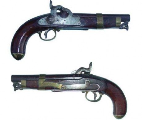 Hola,

Busco información referente al arma mostrada en las fotos siguientes, parece un pistolón original 40
