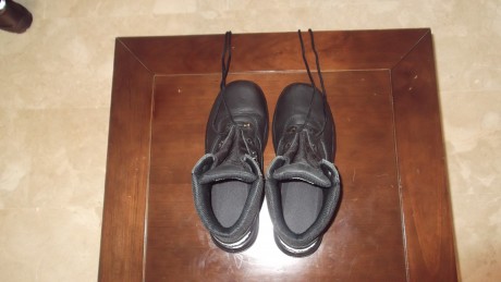 Vendo estos dos pares de botas de seguridad, una es de caña corta (SECURITY LINE) TALLA 41 y otra de caña 01