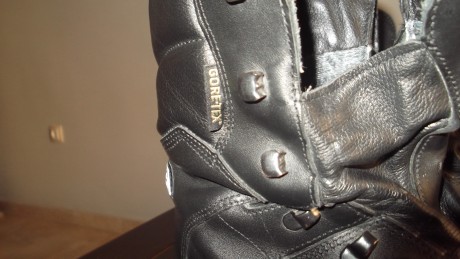 Vendo estos dos pares de botas de seguridad, una es de caña corta (SECURITY LINE) TALLA 41 y otra de caña 12