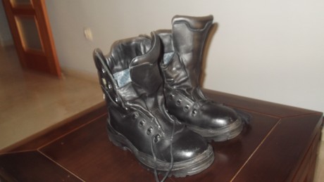 Vendo estos dos pares de botas de seguridad, una es de caña corta (SECURITY LINE) TALLA 41 y otra de caña 10