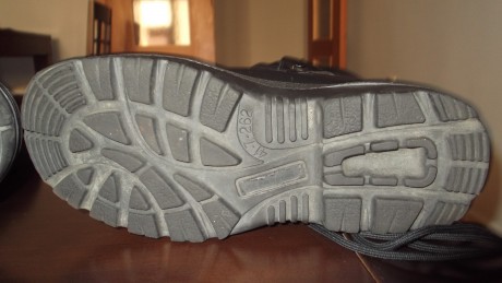 Vendo estos dos pares de botas de seguridad, una es de caña corta (SECURITY LINE) TALLA 41 y otra de caña 20