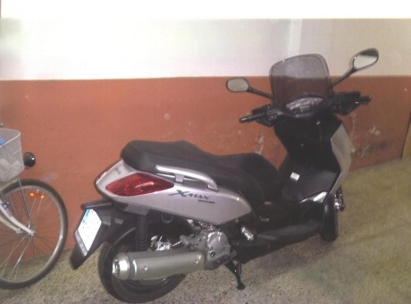 Pues otro compañero del club me pide que le ponga en venta el Scooter.

Marca: Yamaha
Modelo: X Max
Cilindrada: 00