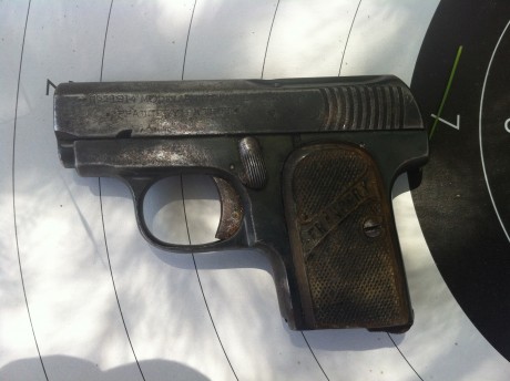 Hola subo fotos de una pistola y busco información sobre ella, donde encontrar munición etc 00