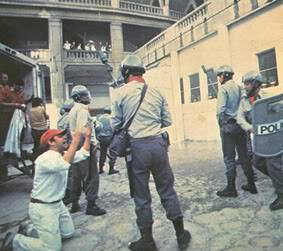 Vamos a intentar hacer un tema con fotos historicas y curiosas de las FFCCS, S.P. y F.A.S.

Saludos. 152