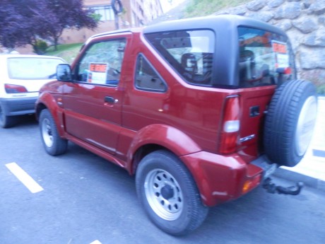 Hola, un amigo vende este 4x4. 

Suzuki Jimny Diesel 70.000 km. 2006        6.500 Euros.
Equipamiento: 02