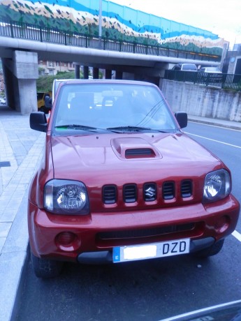 Hola, un amigo vende este 4x4. 

Suzuki Jimny Diesel 70.000 km. 2006        6.500 Euros.
Equipamiento: 00