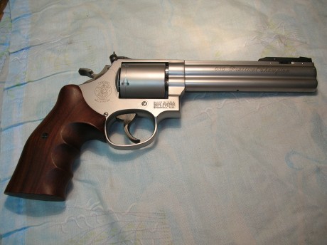 Hola compañeros, hoy he recogido mi nueva arma y como ya la tengo en mis manos os la muestro, es un revolver 70