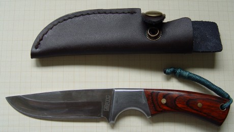 Hola.

Poseo un cuchillo marca Rock Tool Company (RTC), lo compré en una feria de caza hace unos años, 02