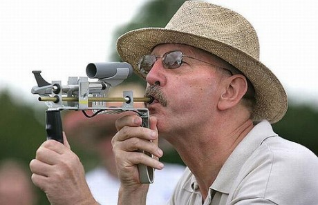 Hola alguien , hago este post para que pongáis las armas y accesorios que utilizaríais en caso de un ataque 40