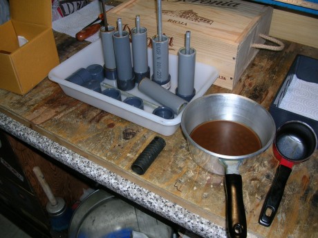 Hola.
He adquirido una Recalibradora- Engrasadora Lyman modeo 450, y me gustaria saber que lubricante 30