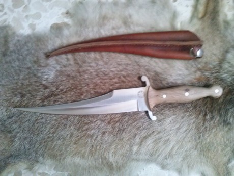 Un cuchillo, aunque no muy visto, de todos conocido, es el Macho Riojano.
Un cuchillo que se usaba tanto 121