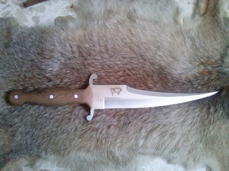 Un cuchillo, aunque no muy visto, de todos conocido, es el Macho Riojano.
Un cuchillo que se usaba tanto 120