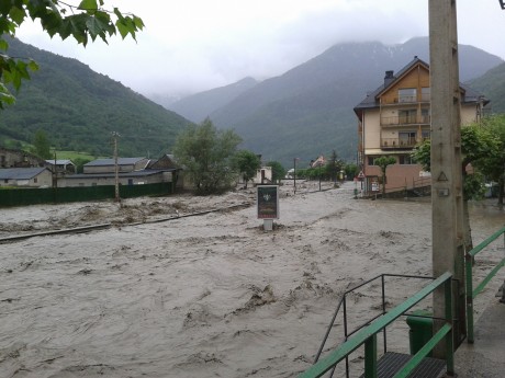 Buenos días.

El pasado martes día 18.06.2013, el agua arrasó el  :evil: Valle de Aran y otros lugares 22