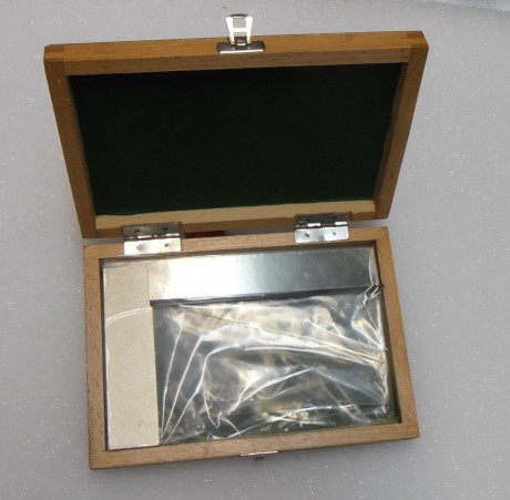 VENDO escuadra de tacón, de acero de 150 x 100 mm., rectificada en todas sus caras y con bisel en los 00