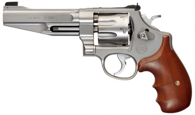 Hola compañeros, hoy he recogido mi nueva arma y como ya la tengo en mis manos os la muestro, es un revolver 10