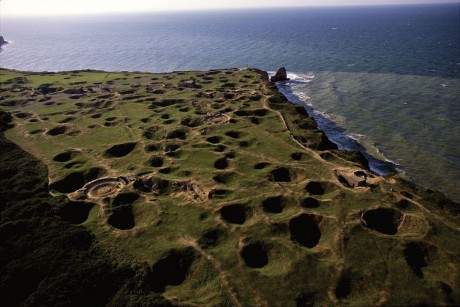 No se si ya ha salido, pero me han pasado este enlace y me ha gustado:

https://blogs.denverpost.com/captured/2009/06/05/the-65th-anniversary-of-d-day-on-the-normandy-beaches/

Que 30