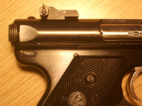 Se vende pistola RUGER Mark II, calibre .22 Long Rifle y un (1) cargador original.-

Estado general del 92