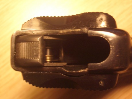 Se vende pistola RUGER Mark II, calibre .22 Long Rifle y un (1) cargador original.-

Estado general del 102