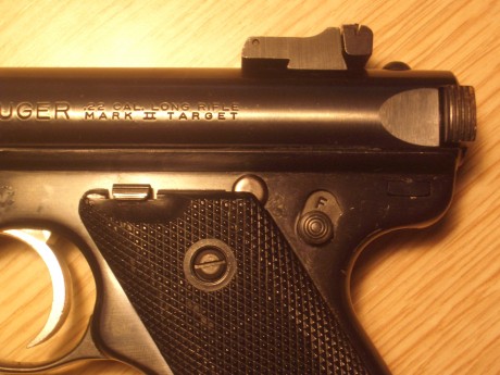 Se vende pistola RUGER Mark II, calibre .22 Long Rifle y un (1) cargador original.-

Estado general del 101
