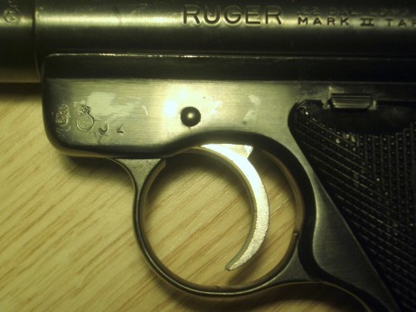 Se vende pistola RUGER Mark II, calibre .22 Long Rifle y un (1) cargador original.-

Estado general del 112