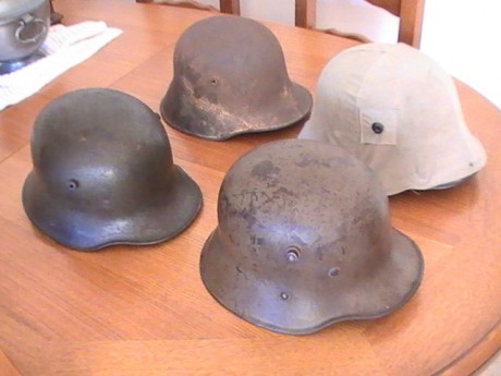  Buen corto !! pero hay una gran pega!! esos uniformes ni siquiera son españoles y esas escopetas de caza 10