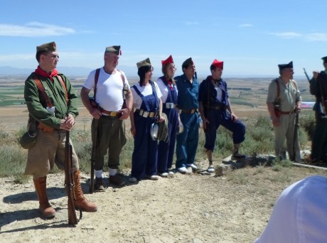  Buen corto !! pero hay una gran pega!! esos uniformes ni siquiera son españoles y esas escopetas de caza 121
