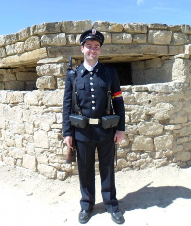  Buen corto !! pero hay una gran pega!! esos uniformes ni siquiera son españoles y esas escopetas de caza 120