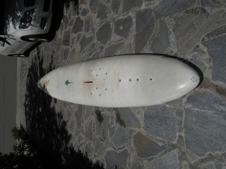 Hola a todos, vendo esta tabla de windsurf, es un poco antigua, pero está bastante bien a falta de un 01