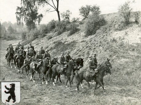 (Introduccion  la ss)                                         la SS era la abreviacion de "Schutz-Staffel" 120