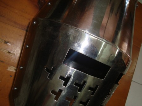 Hola, vendo réplica de armadura medieval, tamaño real.
Tambien vendo un casco, fotos mas abajo. 

saludos 21