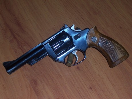 Estoy meditando la compra de un revolver para participar en Fuego Central.
Cual recomendáis, y si es mejor 20