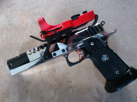 Abro este Hilo para que colguemos nuestras armas de IPSC, para que babeemos constantemente y veamos mejoras 100