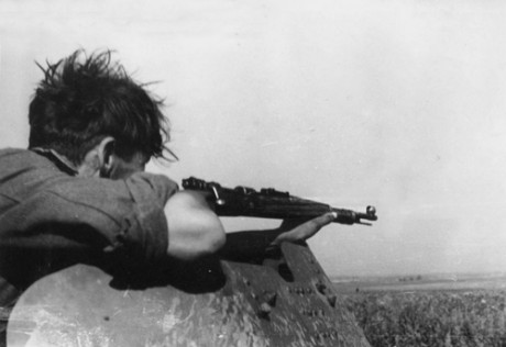 Hola:

En primer lugar debo deciros que las armas modernas no me interesan nada y que sólo me interesan 160