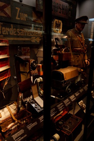 Bueno pues he encontrado las fotografias que hice en el museo de Londres sobre armas-militaria y las queria 01