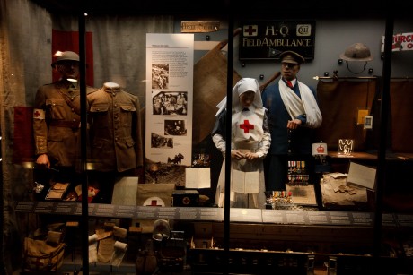 Bueno pues he encontrado las fotografias que hice en el museo de Londres sobre armas-militaria y las queria 00