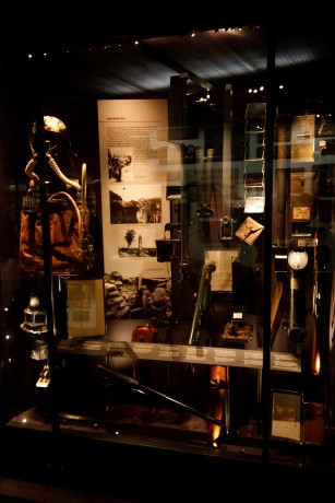 Bueno pues he encontrado las fotografias que hice en el museo de Londres sobre armas-militaria y las queria 12