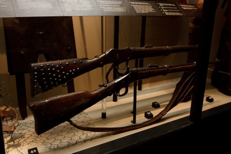 Bueno pues he encontrado las fotografias que hice en el museo de Londres sobre armas-militaria y las queria 32