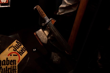 Bueno pues he encontrado las fotografias que hice en el museo de Londres sobre armas-militaria y las queria 40