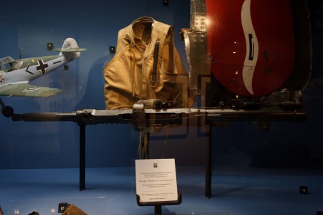 Bueno pues he encontrado las fotografias que hice en el museo de Londres sobre armas-militaria y las queria 72