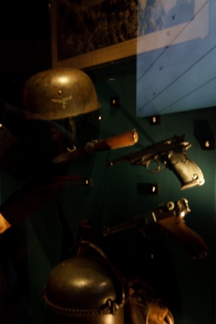 Bueno pues he encontrado las fotografias que hice en el museo de Londres sobre armas-militaria y las queria 71