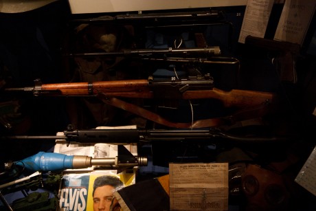 Bueno pues he encontrado las fotografias que hice en el museo de Londres sobre armas-militaria y las queria 80