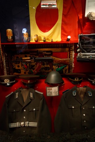 Bueno pues he encontrado las fotografias que hice en el museo de Londres sobre armas-militaria y las queria 92