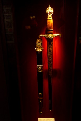 Bueno pues he encontrado las fotografias que hice en el museo de Londres sobre armas-militaria y las queria 91