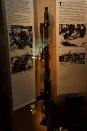 Bueno pues he encontrado las fotografias que hice en el museo de Londres sobre armas-militaria y las queria 90