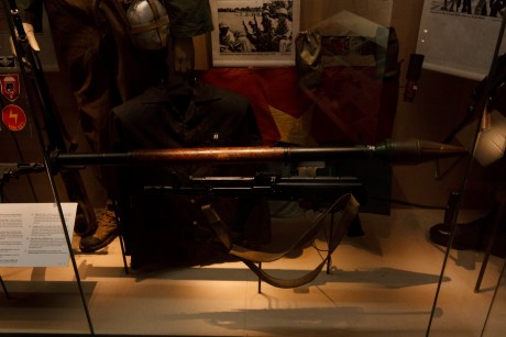 Bueno pues he encontrado las fotografias que hice en el museo de Londres sobre armas-militaria y las queria 101